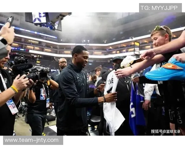 福克斯状态成疑马刺明日对阵骑士期待精彩对决